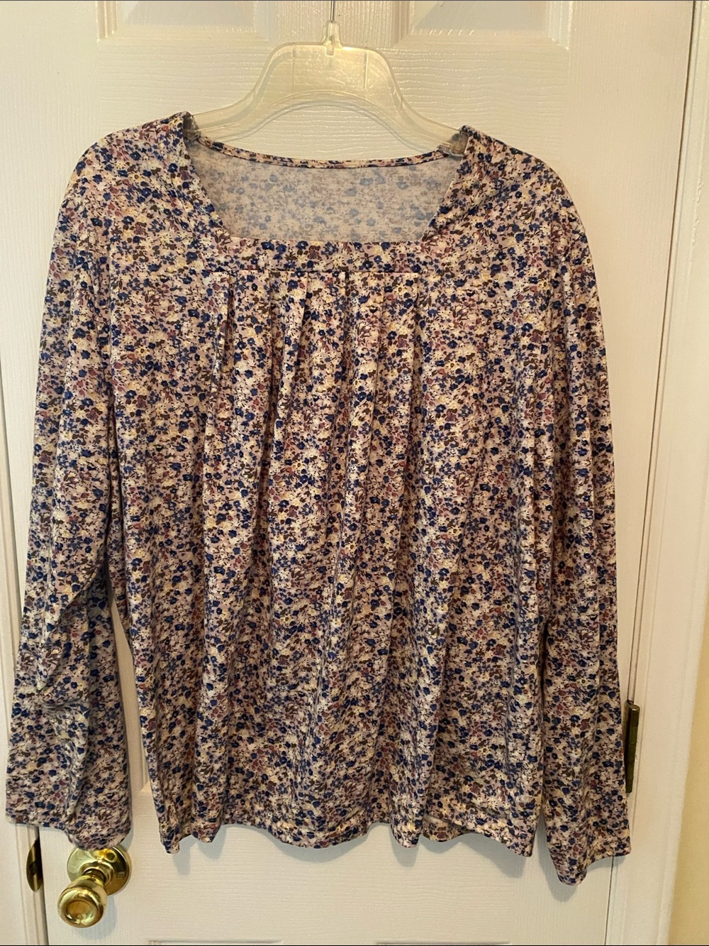 Women's Blue Floral Long-Sleeve Scoop Neck Top